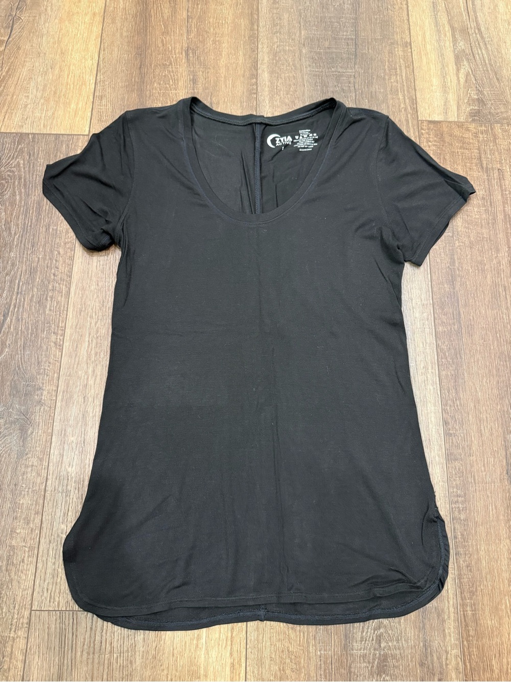 Zyia black tee small